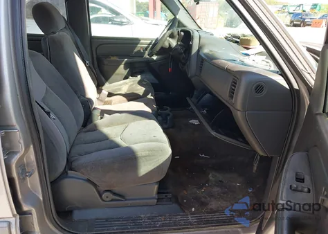 2006 Chevrolet Silverado 1500 Ls z USA, uszkodzony, nr VIN 2GCEC13V561256142